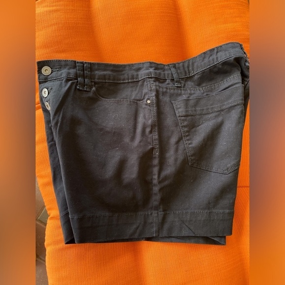 Like New!Never worn. L.e.i. Dark black fabric cotton like. - Picture 5 of 7